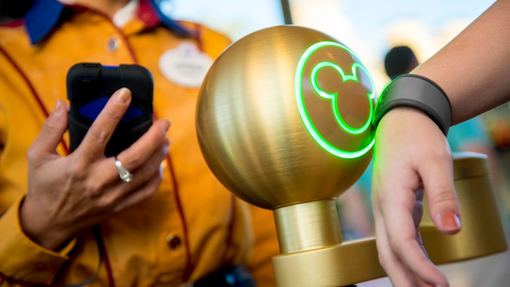 waiting line fastness at Disney
