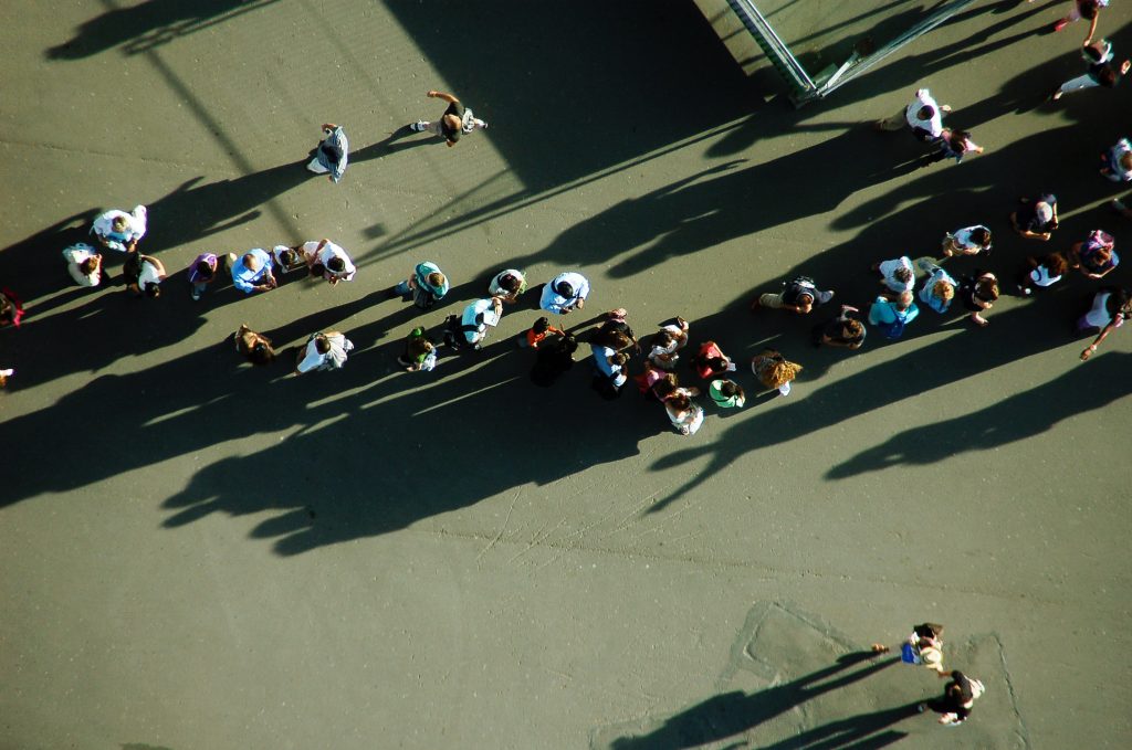 long waiting line, customers